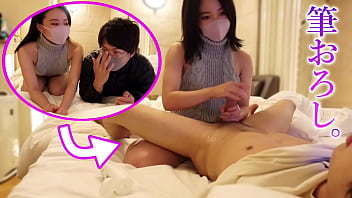 Грудастая лесбияночка устраивает вагинальный фистинг подруге на каблуках
